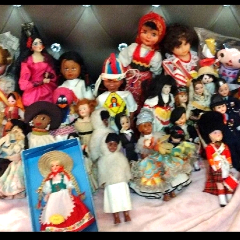 International dolls. Vintage dolls